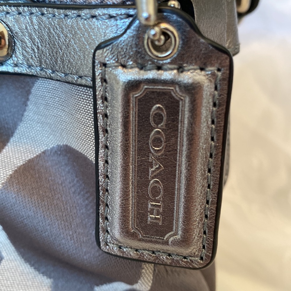 Coach Brooke Hobo EUC silver/gray - Picture 2 of 11